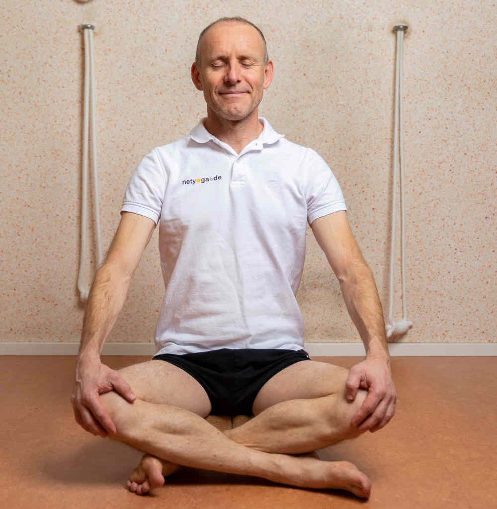 bernhard schmitz macht yoga
